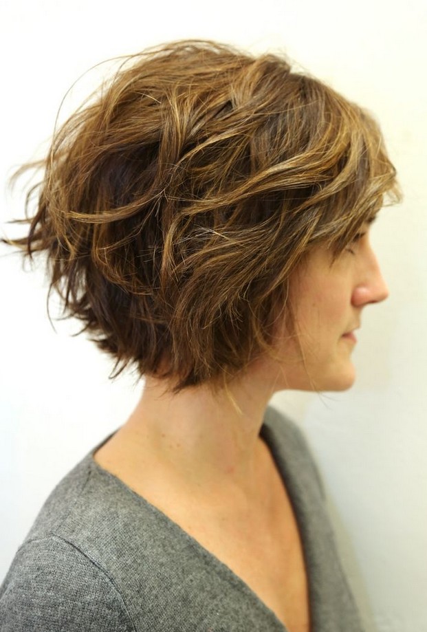 Short hairstyles wavy for women