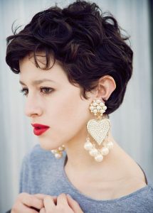 20 Best Short Wavy Haircuts for Women