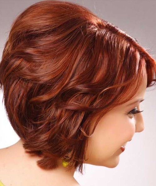 Short wavy haircuts for women: a nice red hairstyle