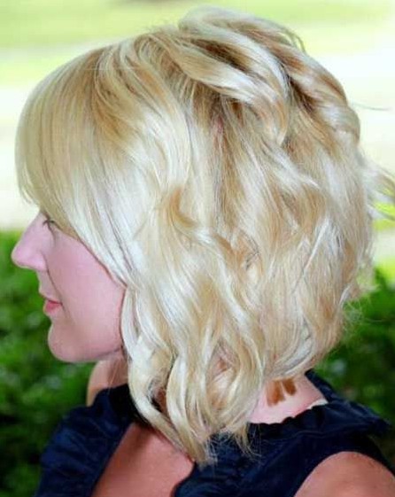 Short wavy haircuts for women: romantic hair styles