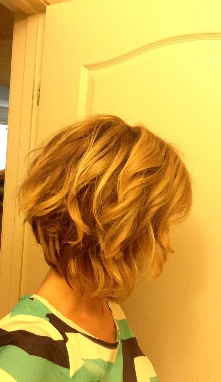 Cutting a smooth, bright, wavy hair for girls