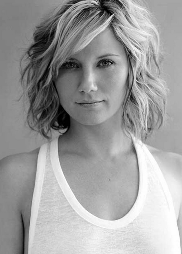 A short wavy bob hairstyle with the sides of the explosions.