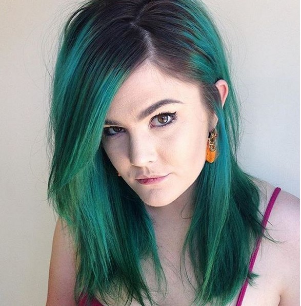Hair hairstyle length of the shoulder for green hair