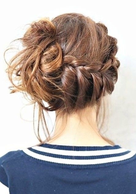 An updated side hairstyle: easy summer haircuts