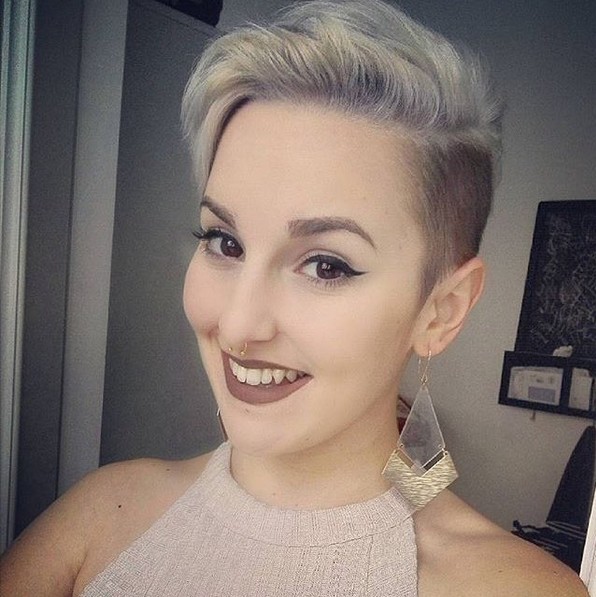 Side pieces with short hair - a nice hairstyle for soft hair