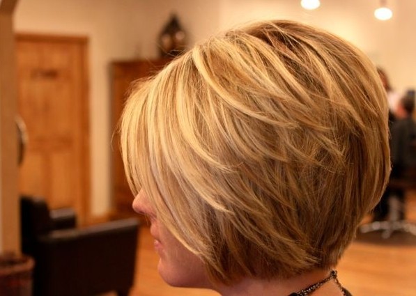 Simple hairstyles for short hair: bob layers