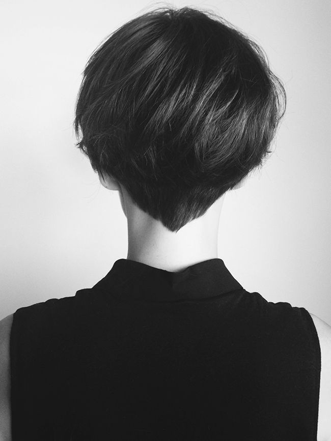 Simple hairstyles for short hair: elegant haircut 