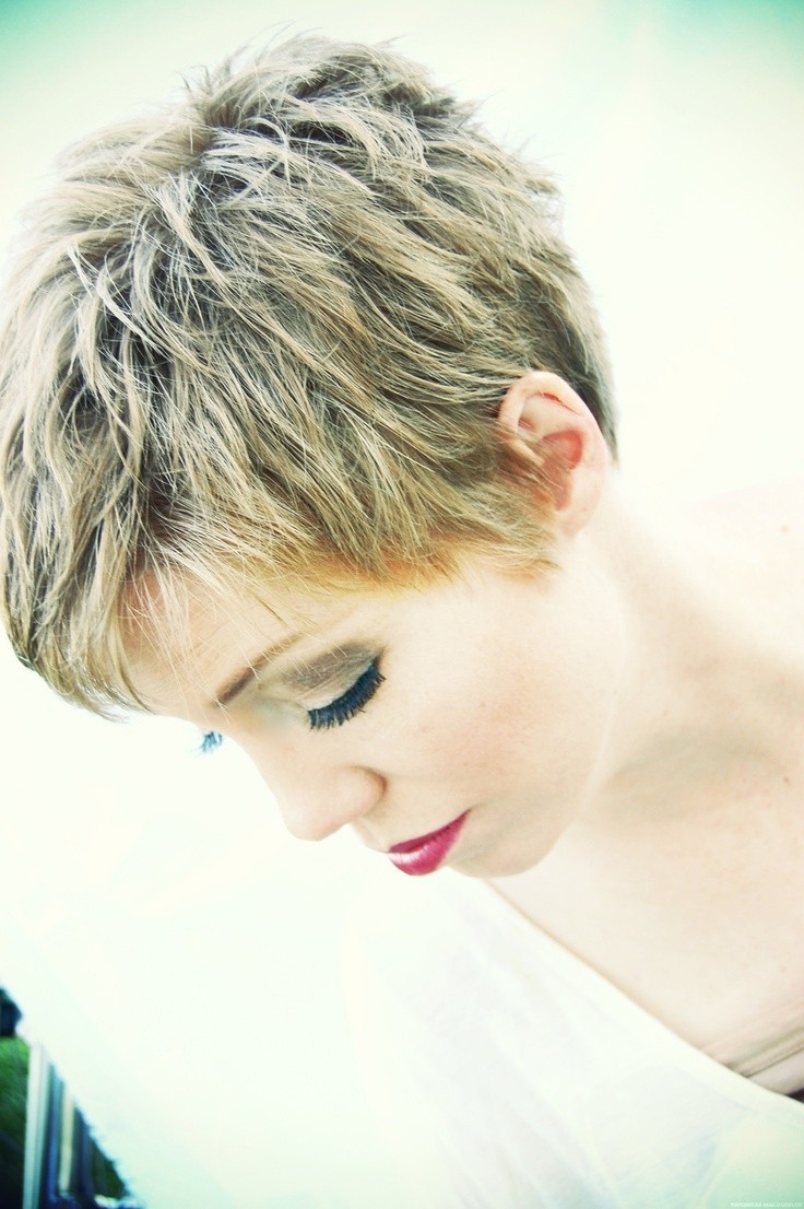26 Simple Short Hair Styles for Women