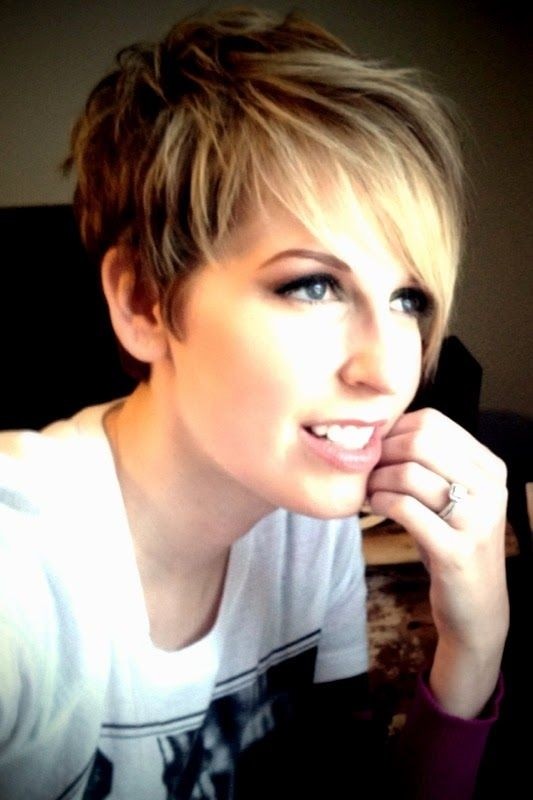 Simple short hairstyles for the spring and winter semester: a vibrant pixse