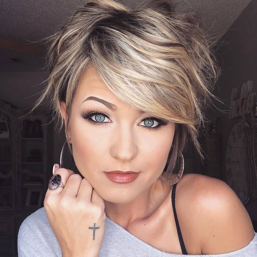 Simple short hairstyles for straight hair - the idea of a short female haircut