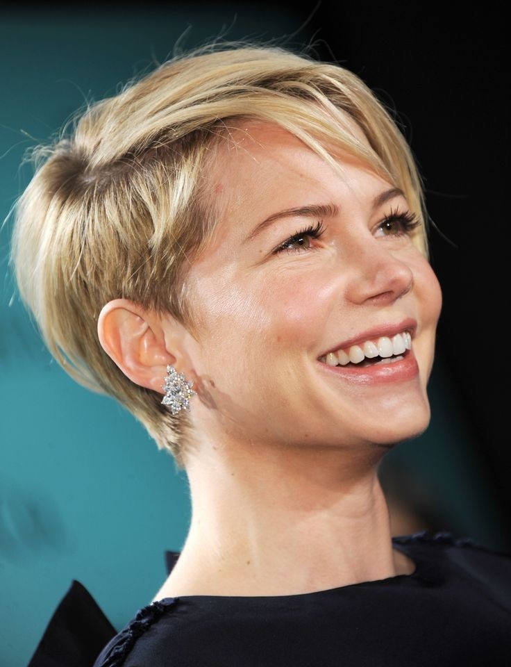 Simple short hairstyles for women: Cut Michelle Williams's short hair