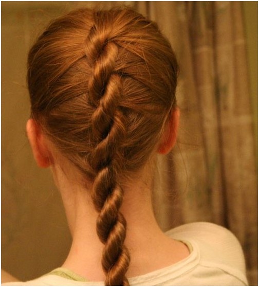 Special offer is a single French twist: hairstyles for the school for girls