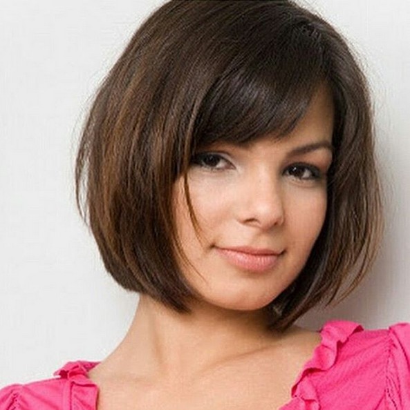 Rest straight Bob with explosions - short haircut for circular faces