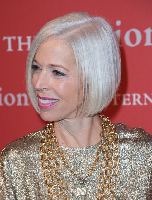 Right hairstyles for older women: cut the hair Linda Vargo short