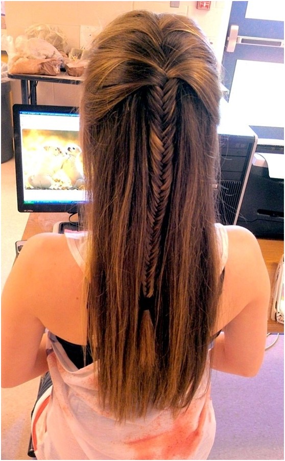 Long straight hair with the width of the back fish braid