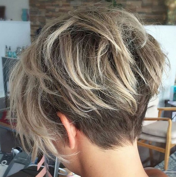 Elegant with elegant hair-pixie-haircut-designs-For-2017-platinum-hair