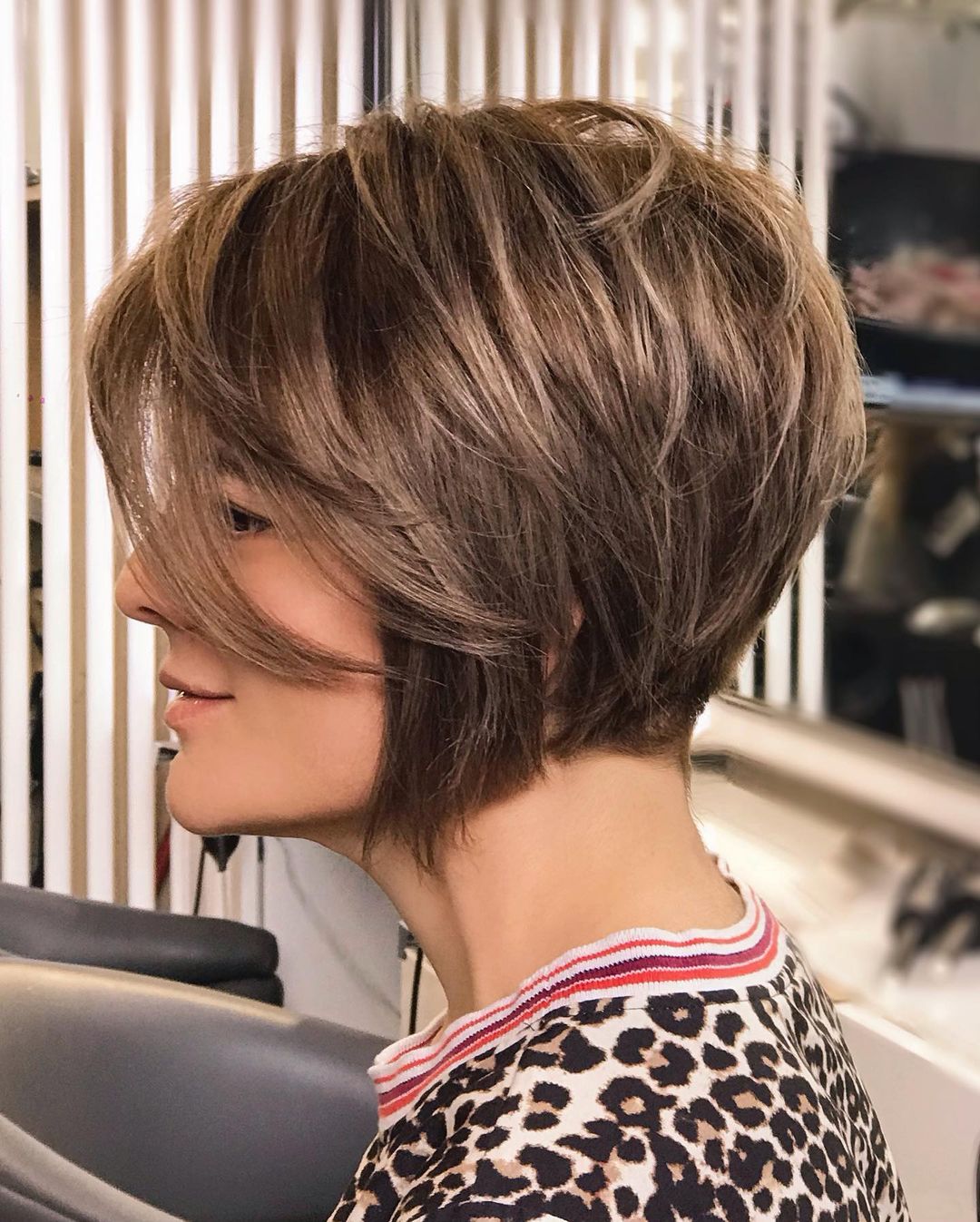 Stylish short hairstyles for thick hair - gentle short hairstyles for women