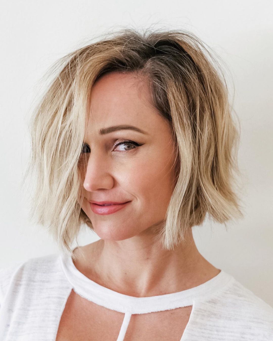 Stylish short hairstyles for thick hair - gentle short hairstyles for women