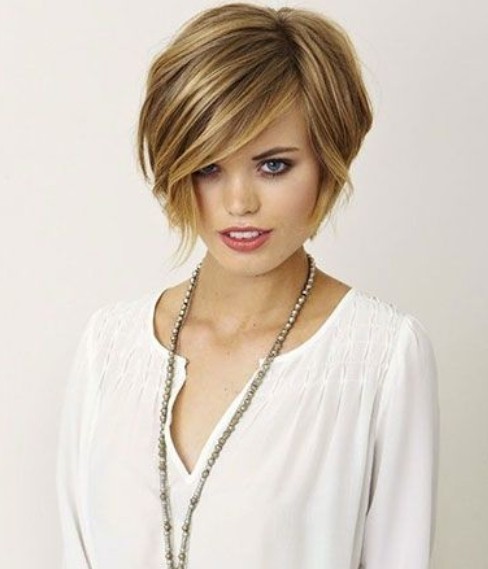 Stylish short hairstyles for long side bangs