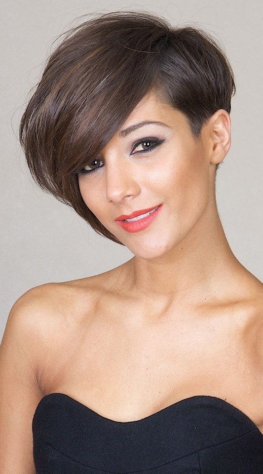 Stylish short hairstyles with a long margin