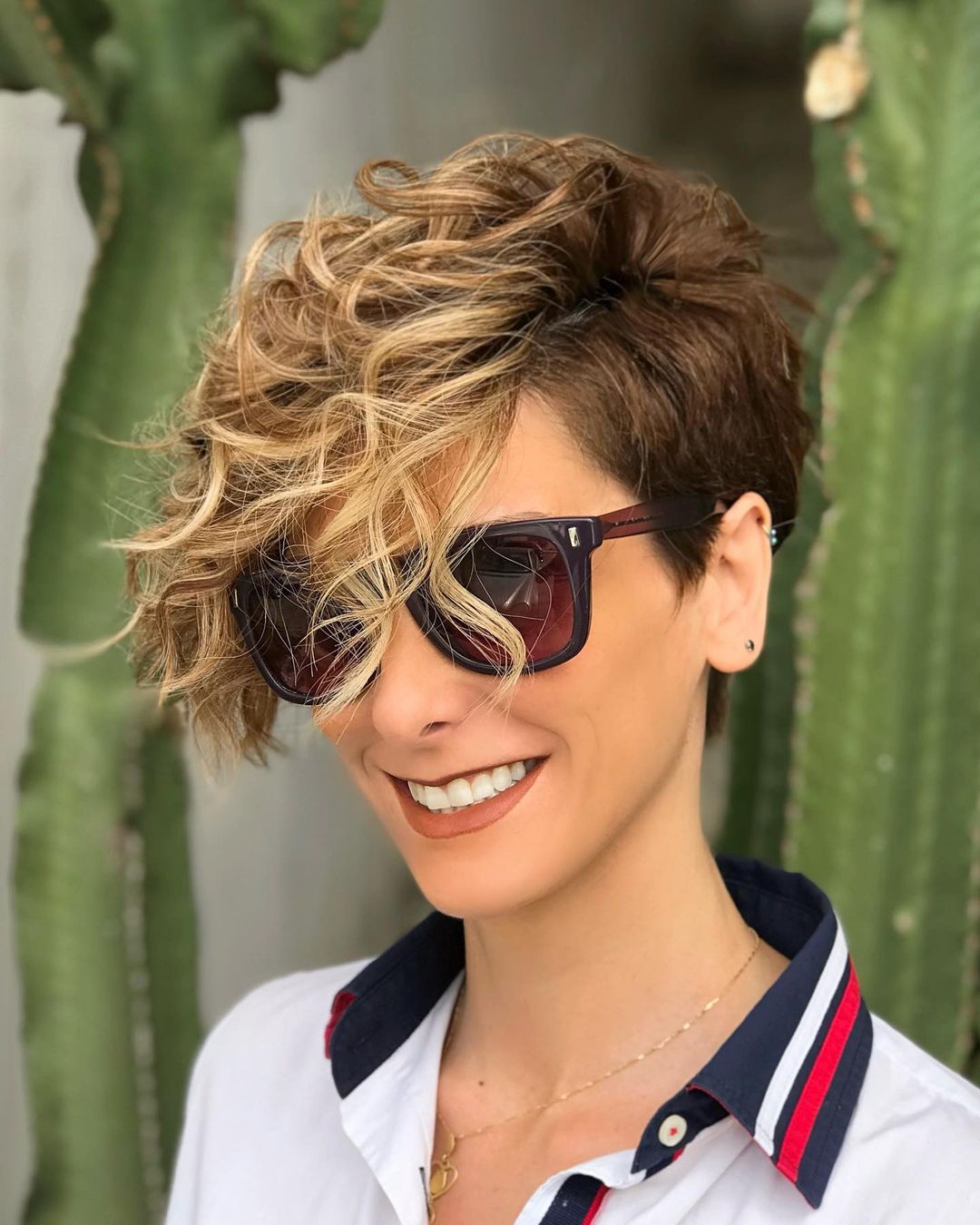 A simple, simple short hair pieces for women
