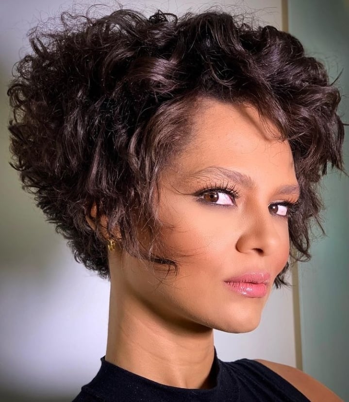 Asymmetrical Stylish Women’s Hairstyles for Short Hair