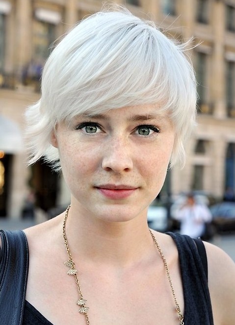 Summer hairstyles for short hair, blonde hair