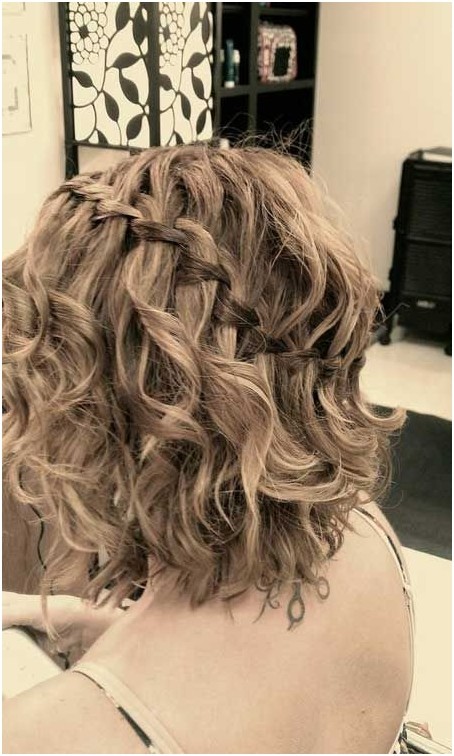 Summer hairstyles to autumn: short curly haircuts with braids