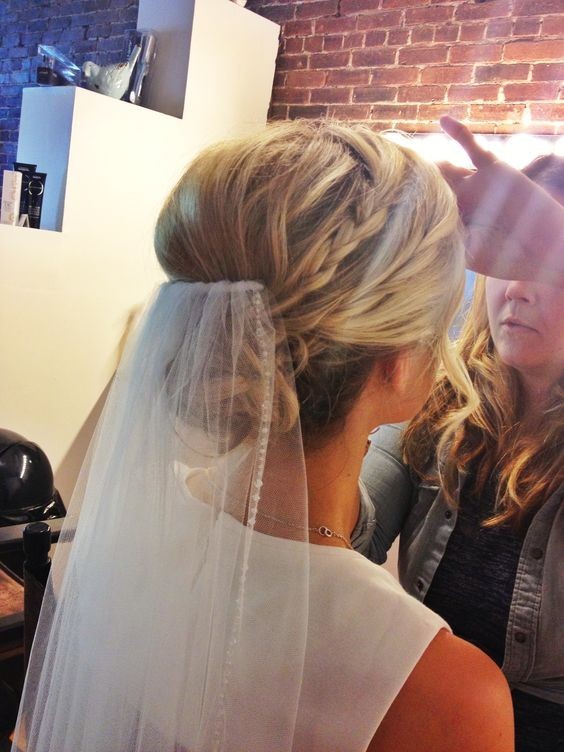 Wonderful wedding hairstyles - beautiful update, but simple for your wedding day!