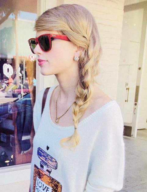 Taylor Swift Hair Styles 2014: Sustable hairstyle in a holiday brake
