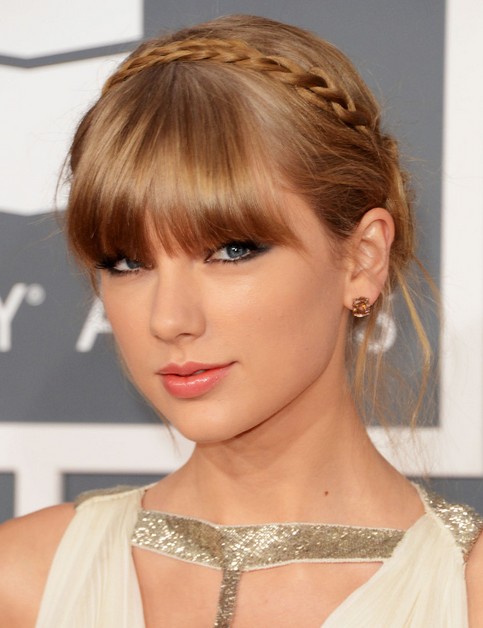 Taylor Swift UPDO: Halo braid