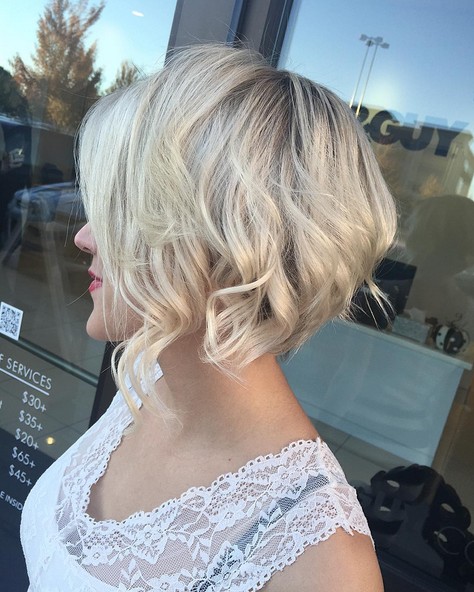 Flaving blonde bob - short haircuts stacked