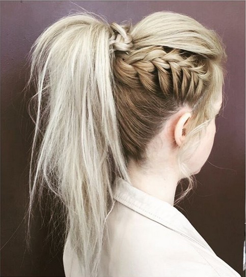 High dowry tail pattern, with side braid