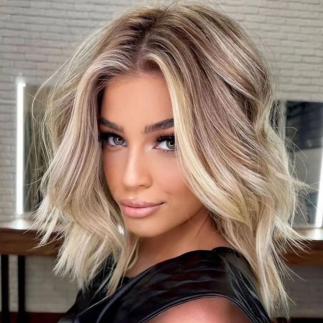 Modern daily hairstyles for a medium -length hair in amazing colors