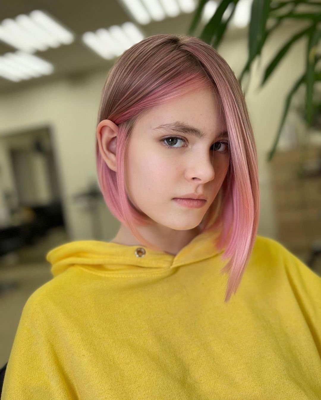 Modern daily hairstyles for a medium -length hair in amazing colors