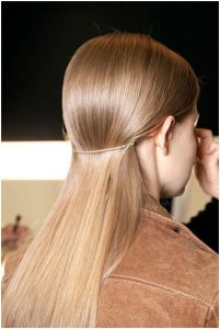 Trendy Long, Sleek Straight Haircut: No Bangs Hairstyles