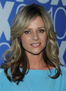 Jessalyn Gilsig Trendy Medium Tousled Curly Hairstyle