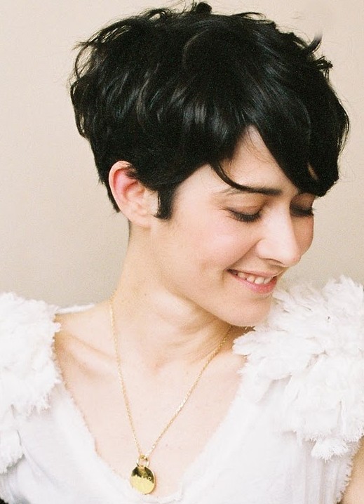 Short modern hairstyles: nice haircuts for women
