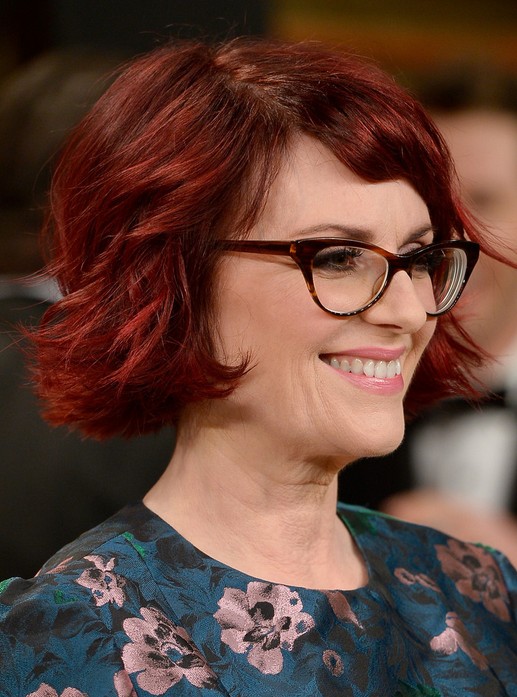 Short, wavy, wavy hairstyles for older women: Megan Molali Red hair