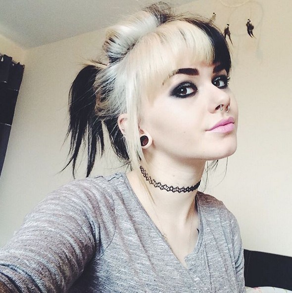 22 Trendy and Tasteful Two Tone Hairstyle You’ll Love