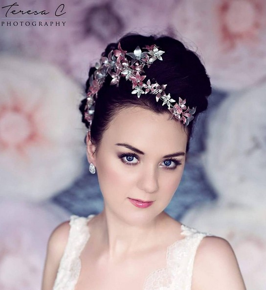 The update hairstyle for the bride
