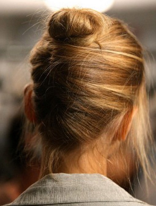 Hairstyles update for short hair: elegant updates