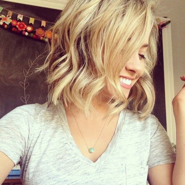 Waves of short hair with its instrument