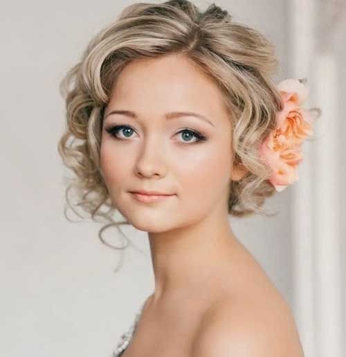 The wedding hairstyle with short curls