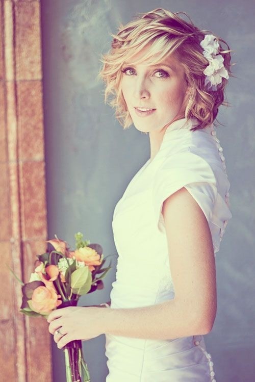 Wedding hairstyles for short hair: curly hairstyle layers
