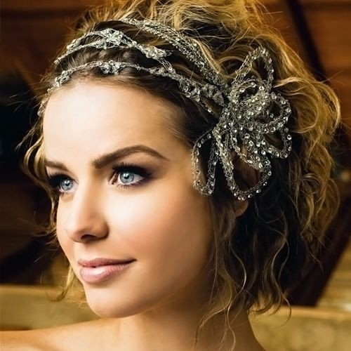 Short wedding hairstyles with hair accessories