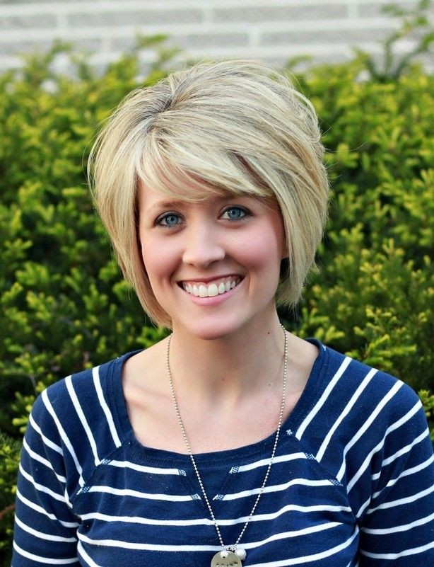 Short hairstyles for women for thick hair