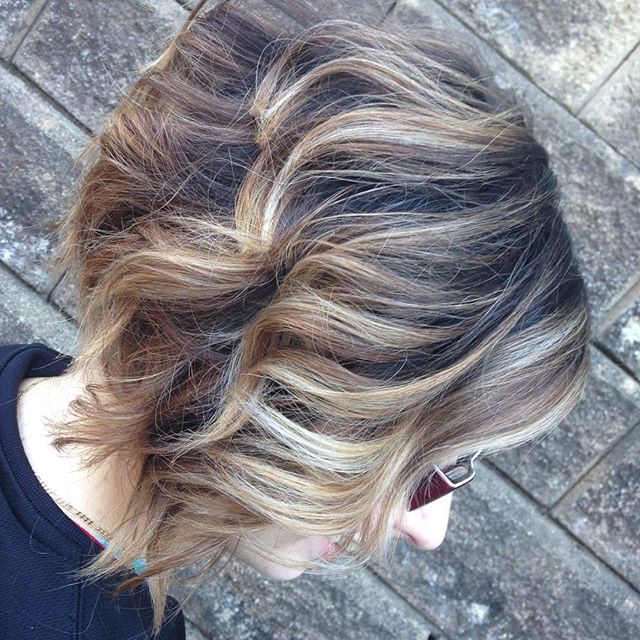 BALYAG is inverted wavy bob hairstyle