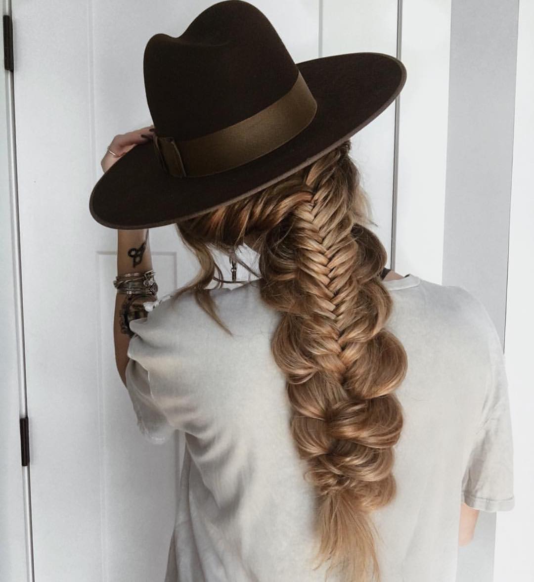 Hairstyles tail horse braid for long hair, long horse tail ideas Hairstyles tail horse braid for long hair, long horse tail ideas