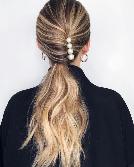 Easy hairstyles for women for women and girl - simple horse tail Easy hairstyles for women for women and girl - simple horse tail